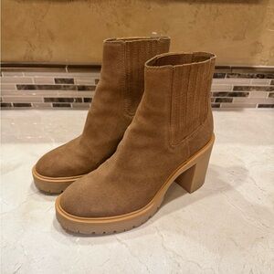 Brown Heeled Boots with Chunky Heel and Slip-On Design